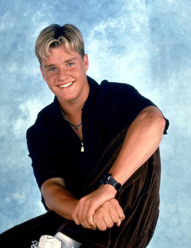 Brad (Zachery Ty Bryan) bekommt ein Stipendium von der Uni von North Carolina, was nicht nur gute Folgen hat. – Bild: ORF (FS1/​FS2)