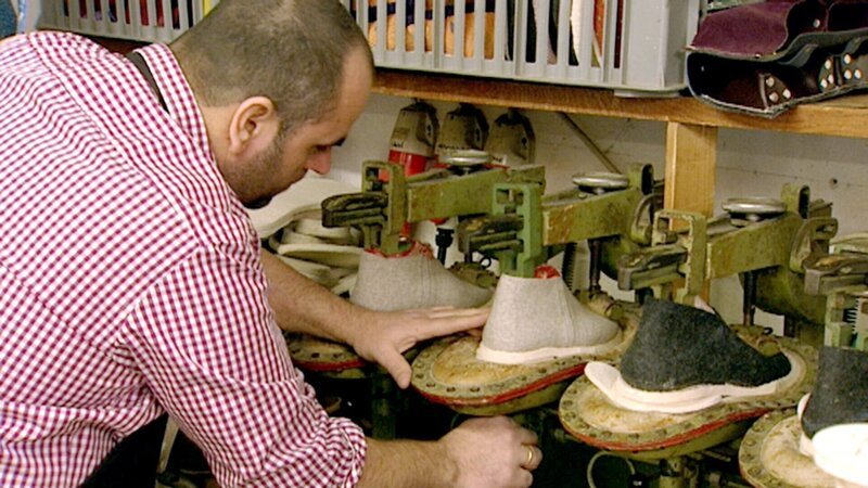  Dogglschuh Werkstatt. – Bild: ORF/​pre tv