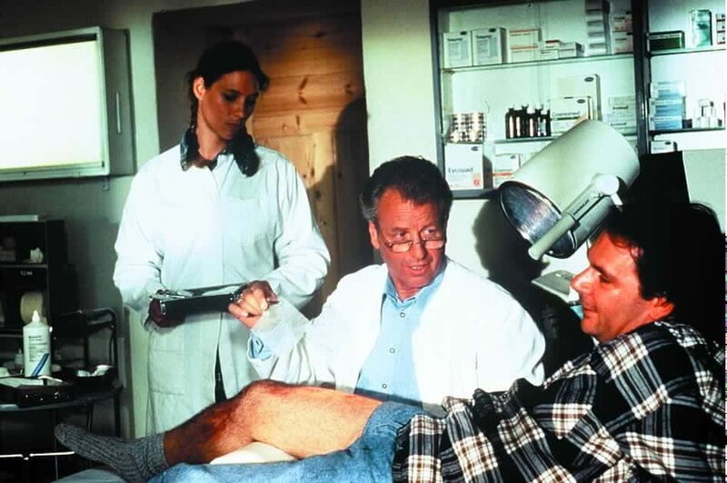 (v.l.n.r.) Traudl (Carin C. Tietze); Dr. Thomas Burgner (Gerhart Lippert); Alfi (Peter von Strombeck) – Bild: ORF III