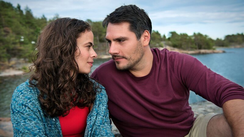 Sandkastenfreunde: Maya Haddad als Kristie, Max Koch als Sixten – Bild: SRF/​ZDF/​Arnim Thomaß