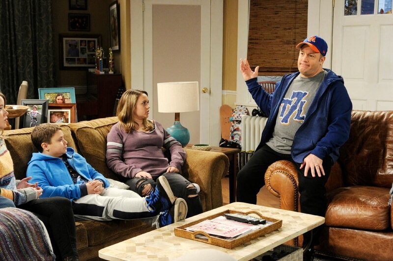 Jack Gable (James DiGiacomo, l.), Sara Gable (Mary-Charles Jones), Kevin Gable (Kevin James) +++ – Bild: RTL /​ © 2016 Sony Pictures Television Inc. and CBS Studios Inc. All Rights Reserved.