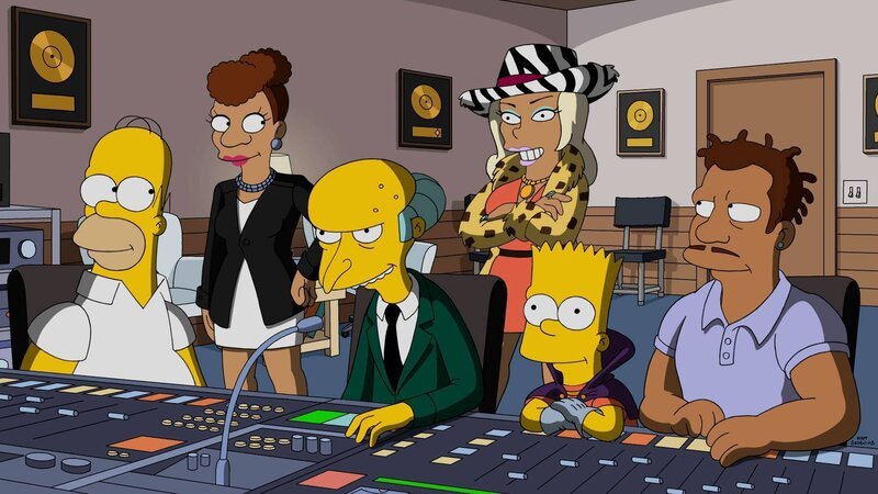 Schmieden einen gemeinen Plan, um Rache zu üben: Homer (l.), Mr. Burns (3.v.l.), Bart (2.v.r.) und Jazzy James (r.) … – Bild: Fox and its related entities