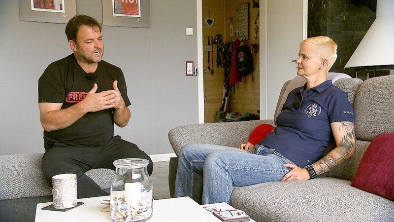 Martin Rütter und Susi. – Bild: RTL /​ Mina Tv