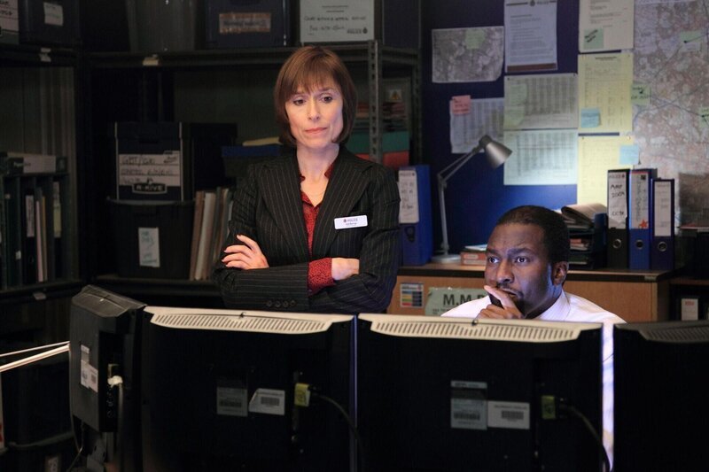 DCI Gill Murray (Amelia Bullmore, l.); DC Lee Broadhurst (Delroy Brown, r.) – Bild: Scott & Bailey No.2 Limited