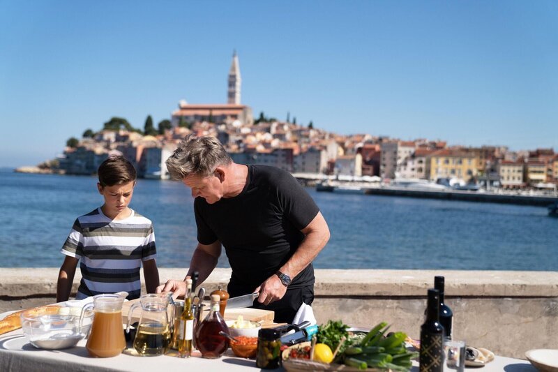 Croatia – Gordon Ramsay (R) with Croatian chef David Skoko’s son, Anton, at the final cook. – Bild: Studio Ramsay and All3Media International