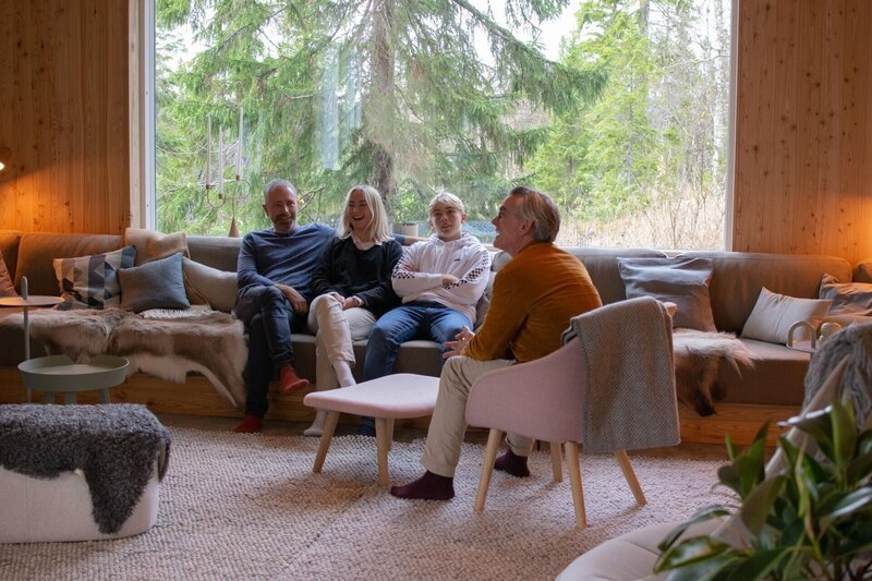 Architekturkritiker Mark Isitt. Die Verwendung des sendungsbezogenen Materials ist nur mit dem Hinweis und Verlinkung auf RTL+ gestattet. – Bild: RTL /​ FremantleMedia Sverige AB
