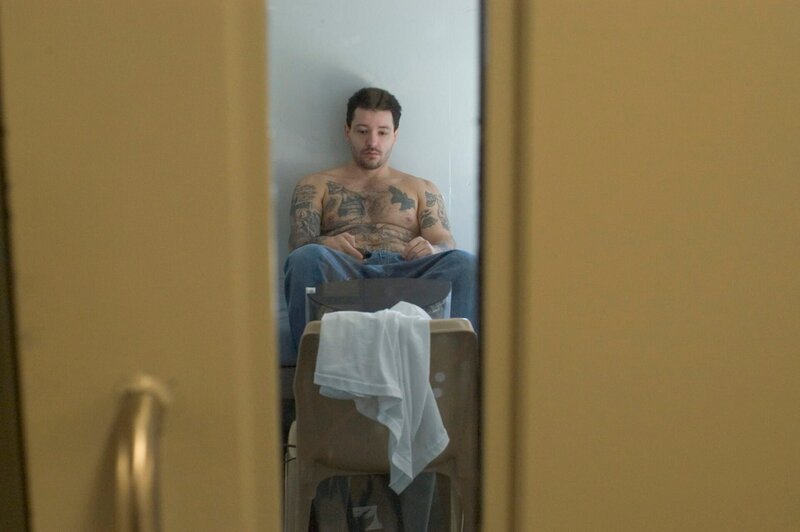An inmate watches television at Oak Park Heights prison. – Bild: National Geographic Channels /​ Erica Sashin