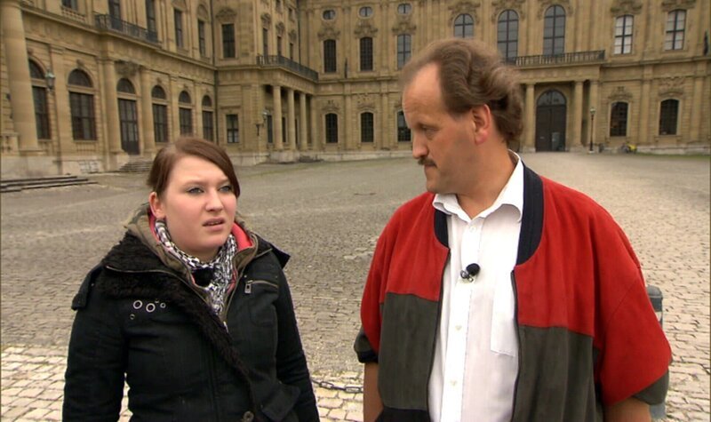 Partyfan Carolina macht mit Stefan einen Stadtrundgang durch Würzburg – Bild: RTL II