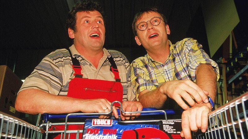 Benno ist im Baumarkt in seinem Element. Lothar bekommt das zu spüren. Es wird kein Werkzeug gekauft ohne Bennos Segen. – Bild: MG RTL D
