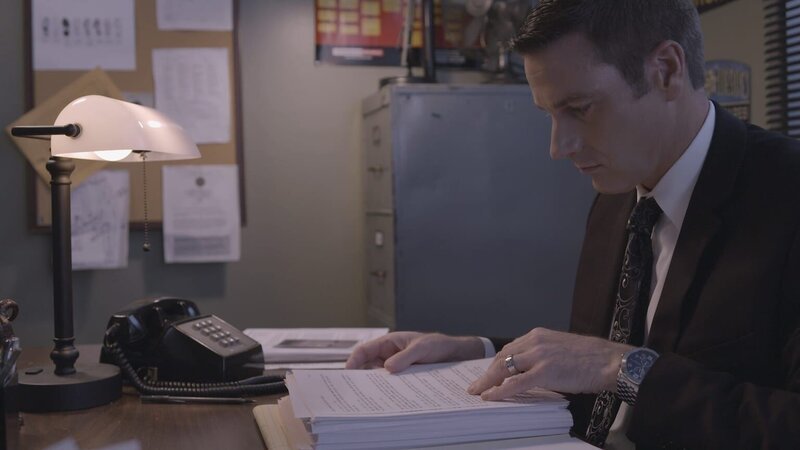 Auf der Jagd nach dem Mörder des 16-jährigen Gary Davis: Lieutenant Joe Kenda (Carl Marino) … – Bild: Jupiter Entertainment