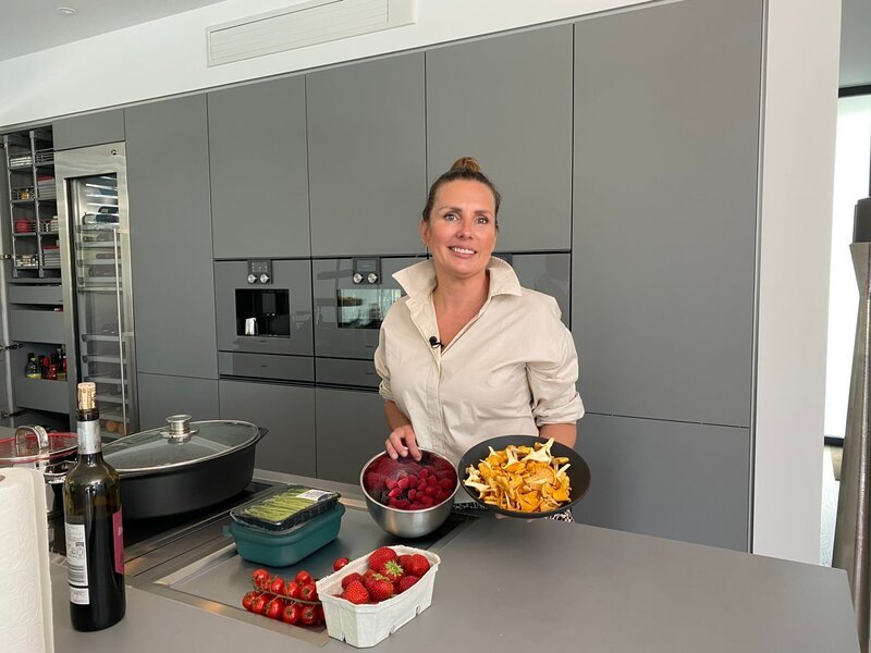 Gastgeberin Dagy – Bild: RTL /​ ITV Studios Germany