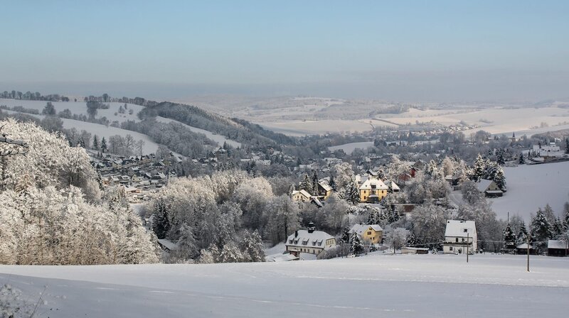 Blick auf Pöhla im Schnee – Bild: MDR/Janine Pätzold Blick auf Pöhla im Schnee – Bild: MDR/Janine Pätzold