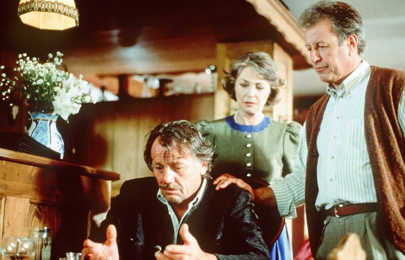 (v.li.): Franz Buchrieser (Stefan Mayerhofer), Ingeborg Schöner (Elfriede Angerer), Gerhart Lippert (Dr. Thomas Burgner). – Bild: ORF/​Beta Film