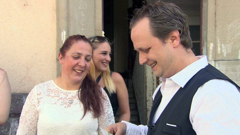 Steven und Peggy heiraten nach vier Jahren Beziehung. – Bild: RTLZWEI