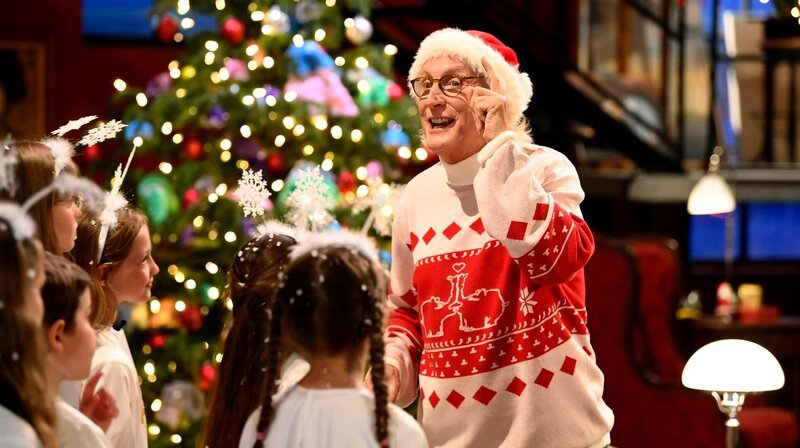 Otto Walkes singt gemeinsam mit Kindern – Bild: NDR/Kimmig Entertainment/Dominik Beckmann Otto Walkes singt gemeinsam mit Kindern – Bild: NDR/Kimmig Entertainment/Dominik Beckmann