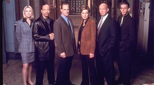 L-R: Alexandra Cabot (Stephanie March), Odafin Tutuola (Ice-T), Elliot Stabler (Christopher Meloni), Olivia Benson (Mariska Hargitay), Donald Cragen (Dann Florek) und John Munch (Richard Belzer) – Bild: TF1