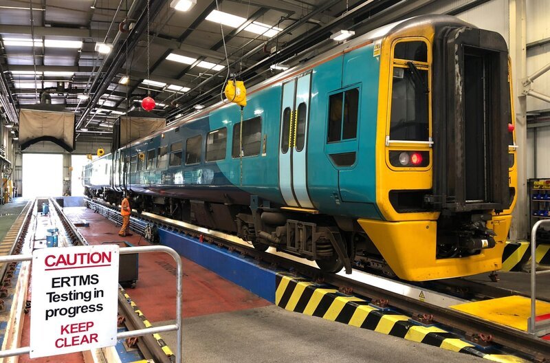 Wartung der Triebwagen im Depot von Transport for Wales. – Bild: SWR