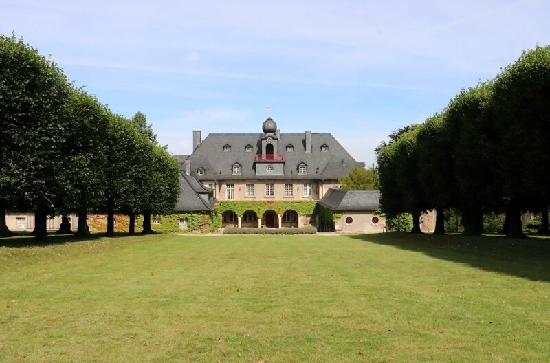 Die Villa Bergfried des Schokoladenfabrikanten Ernst Hüther liegt in einer 20 Hektar großen Parkanlage. – Bild: MDR/​Rolf Sakulowski