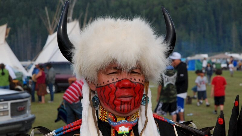 Ein Stammesmitglied der Tsuu T’?ina, Westkanada. – Bild: Alice Roberts