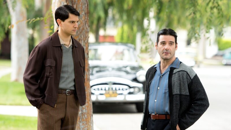 Dr. Ethan Haas (Nicholas D’Agosto) und George Johnson (Mather Zickel) – Bild: AXN White