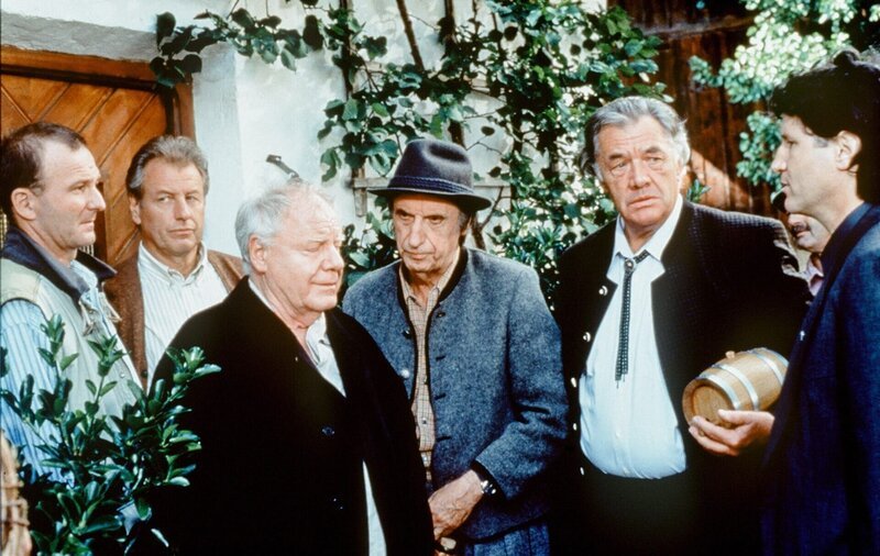 (v.li.): Michael Lerchenberg (Jacob), Gerhart Lippert (Dr. Thomas Burgner), Ernst Cohen (Pfarrer Hillinger), Herbert Fux (Herr Konrad), Gerhard Riedmann (Alois Angerer). – Bild: ORF/​Beta Film