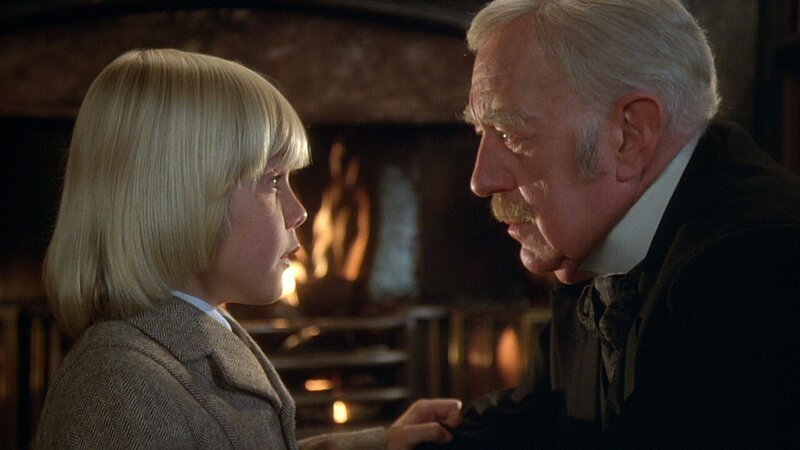 L-R: Ceddie Errol (Ricky Schroder), Der Earl of Dorincourt (Alec Guinness) – Bild: DR/Carlotta Films L-R: Ceddie Errol (Ricky Schroder), Der Earl of Dorincourt (Alec Guinness) – Bild: DR/Carlotta Films