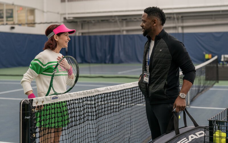 „Ball Girl“ – When the world’s top tennis champion drops dead on the court, Elsbeth and Kaya hone in on a rising tennis star and his competitive father and coach (Blair Underwood). Pictured (L-R): Carrie Preston as Elsbeth Tascioni and Blair Underwood as Cliff McGrath. – Bild: CBS