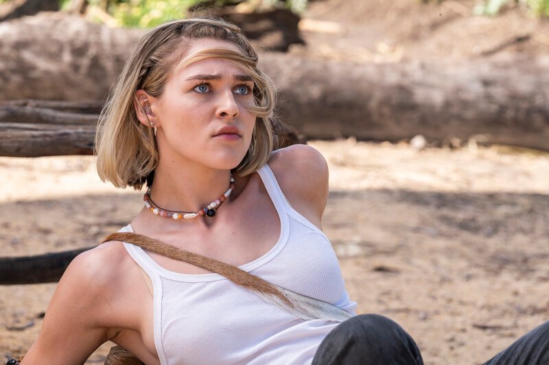 LA BREA -- „Don’t Look Up“ Episode 302 -- Pictured: Zyra Gorecki as Izzy. – Bild: Mark Taylor/​NBC