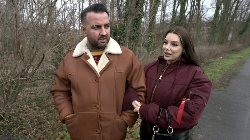 S3F17: Praxistest mit Folgen: Nathalie wünscht sich Nachwuchs. Erstmal solls ein Hund werden. Kann sie Cosimo mit Kates Hund Hugo überzeugen? – Bild: RTLZWEI