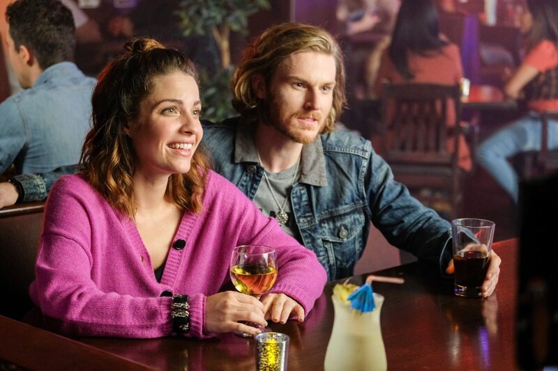Paige Spara (Lea Dilallo), Neil Webb (Teddy). – Bild: ORF/​Sony Pictures/​ABC/​Liane Hentscher