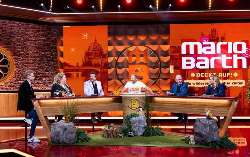 Reiner Holznagel, Ilka Bessin, Ingo Appelt, Gastgeber Mario Barth, Mike Krüger, Andrea Kiewel. – Bild: RTL /​ Sebastian Drüen