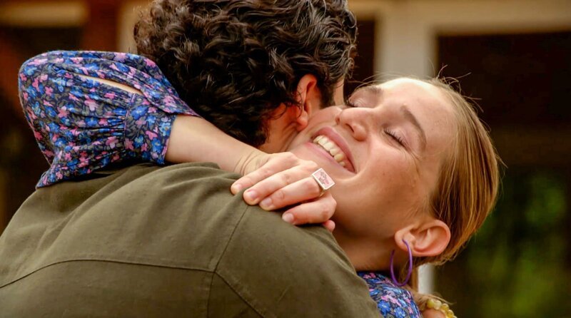 Elyas (Mehmet Daloglu) und Bella (Alessia Mazzola) nähern sich immer weiter an … – Bild: NDR