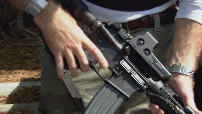 Florida, USA: Waffe eines DEA-Agenten. – Bild: NGC