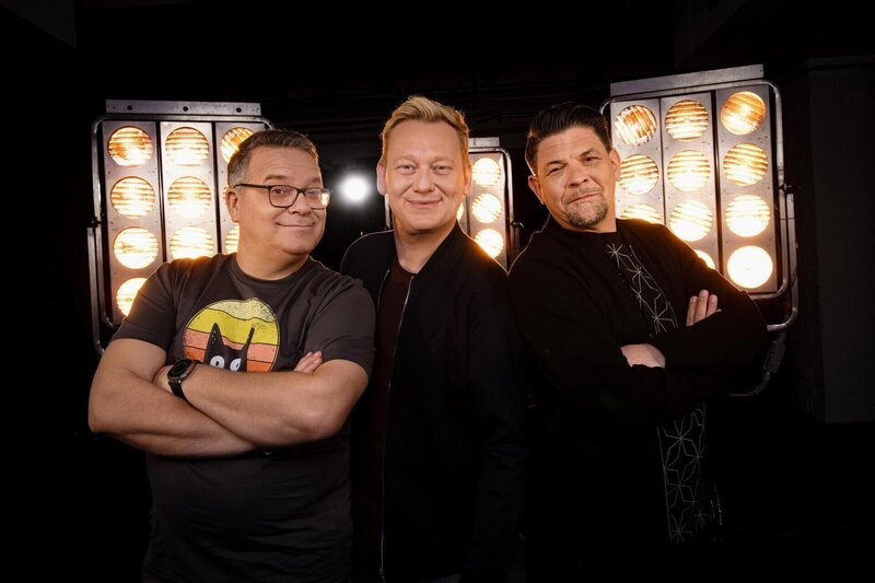 (v.l.) Elton, Jens „Knossi“ Knossalla, Tim Mälzer – Bild: RTL /​ Steffen Z Wolff