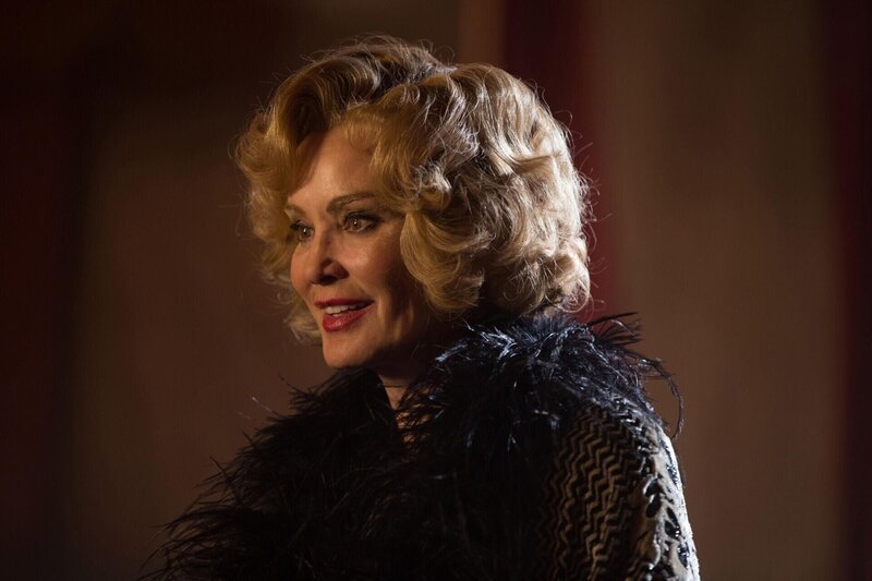 Elsa (Jessica Lange) versucht ihr Glück in Hollywood. Doch wird sie eine Fernsehkarriere wirklich glücklich machen? – Bild: Fox and its related entities
