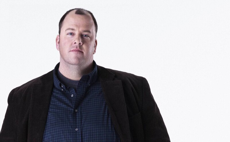 (1. Staffel) – Da Toby Damon (Chris Sullivan) unter Übergewicht leidet, besucht er in L.A. eine Selbsthilfegruppe. Dort lernt er Kate kennen und verliebt sich in sie … – Bild: ProSiebenSat.1 Media SE