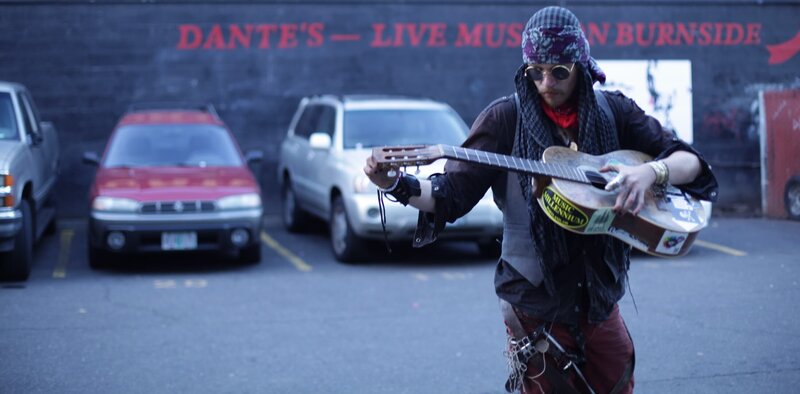 Portland, OR USA: Portland attracts a large number of homeless youth to its city each year, in search of social services and cheap, potent drugs. – Bild: FOX Networks /​ National Geographic Channels /​ Stefania Buonajuti