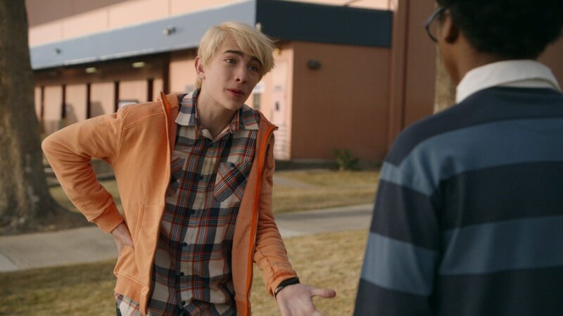 v.li.: Lincoln Loud (Wolfgang Schaeffer), Clyde McBride (Jahzir Bruno) – Bild: Paramount