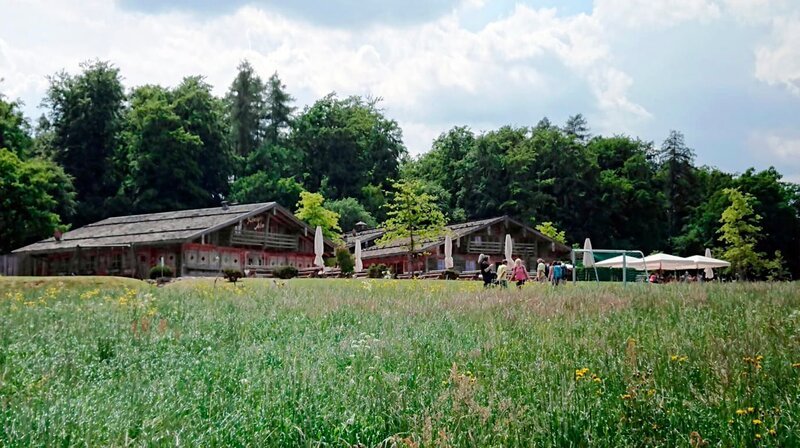 hr-fernsehen ERLEBNIS HESSEN: UNTERWEGS AUF DEM GRIMMSTEIG (2), Ein Film von Sabine Guth und Lena Gievers, Zweiteilige Sendereihe, am Dienstag (31.07.18) um 20:15 Uhr. Blick auf die Königsalm bei Nieste. – Bild: HR/​Sabine Guth