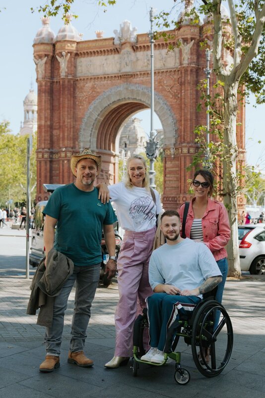 V.l.: Lars Pape (spielt „Michael ‚Michi‘ Bode“), Eva Mona Rodekirchen (spielt „Maren Seefeld“), Felix van Deventer (spielt „Jonas Seefeld“), Iris Mareike Steen (spielt „Lilly Seefeld“) – Bild: RTL /​ Anna Riedel