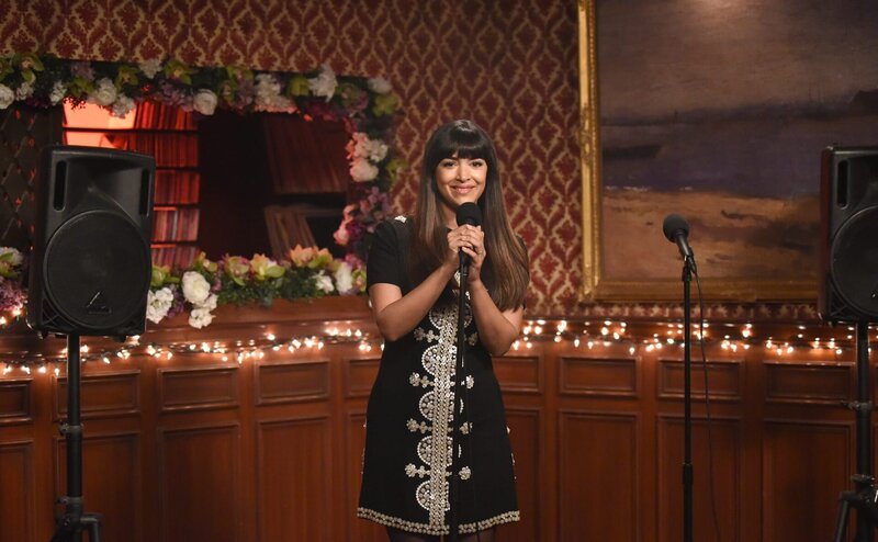 Cece (Hannah Simone) wünscht ihrer besten Freundin eine wunderschöne Hochzeitsfeiert, doch nichts läuft wie geplant … – Bild: Puls 4
