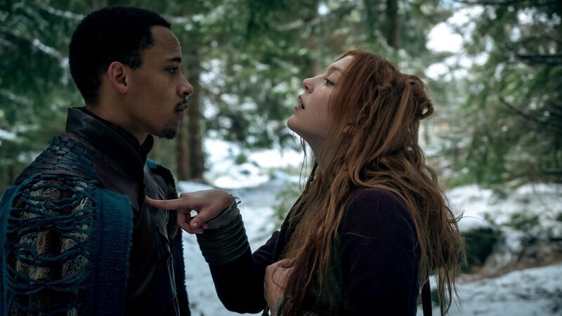 Prinz Tanka (Jerry Hoffmann) muss erkennen, dass er Zottelhaube (Charlotte Krause) in vielerlei Hinsicht unterlegen ist. – Bild: Conny Klein /​ ZDF