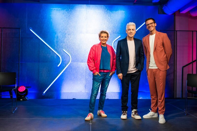 Von links: Mirja Boes, Michael Mittermeier und Martin Frank. – Bild: Benedikt Müller /​ BR, Constantin Entertainment