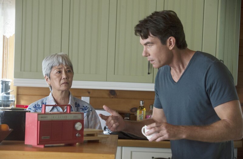 Dot Yasuda (Brenda Kamino, l.) und Harley Carter (Jerry O’Connell, r.) +++ – Bild: RTL /​ 2018 Sony Pictures Entertainment. All Rights Reserved.