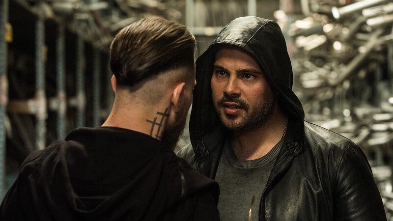 Ciro (Marco D’Amore) and Enzo (Arturo Muselli) – Bild: AXN Black
