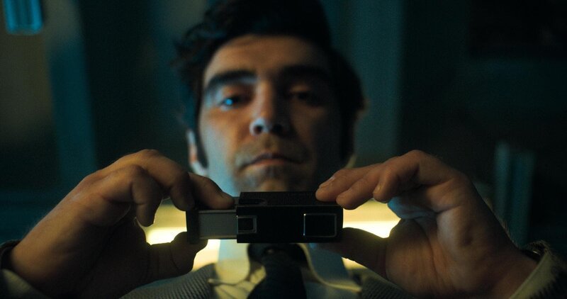Victor (Alec Secareanu) – Bild: Warner