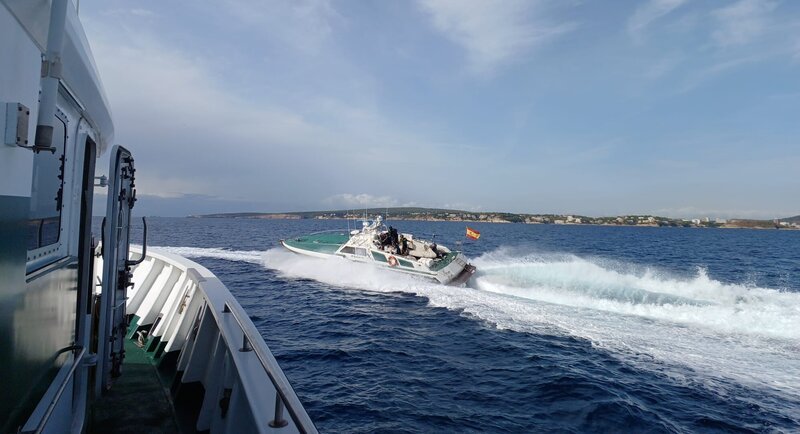Das Boot der Guardia Civil bei der Übung von Manövern. (National Geographic für Disney/​Jose Antonio Gavilán Tobal) – Bild: National Geographic for Disney/​Jose Antonio Gavilán Tobal