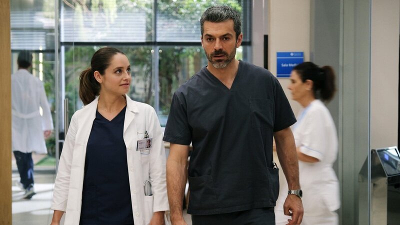 Giulia Giordano (Matilde Gioli) und Andrea Fanti (Luca Argentero) – Bild: SRF/​SONY Pictures /​ Fabrizio De Blasio
