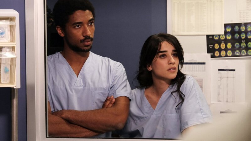 DOC – Es liegt in deinen Händen Staffel 2 Folge 15 Früher ein Paar: Alberto Boubakar Malanchino als Dr. Gabriel Kidane, Simona Tabasco als Dr. Elisa Russo – Bild: SRF/​SONY Pictures