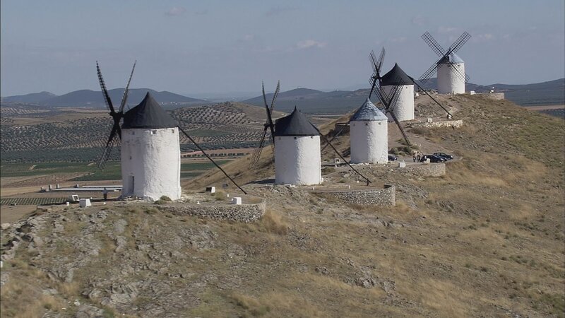 Die Windmühlen im kastilischen La Mancha wurden durch die Romanfigur Don Quichote bekannt. – Bild: Skyworks /​ ZDF